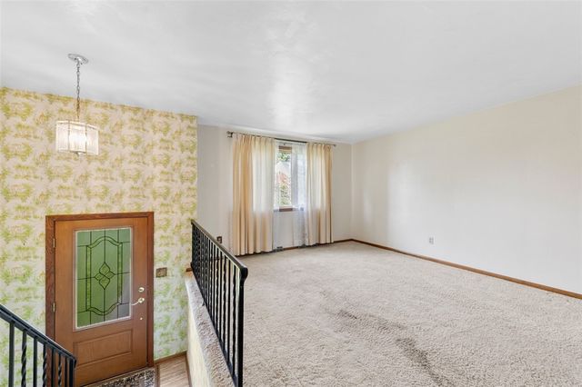 102 Kenneth Dr, Delmont, PA 15626
