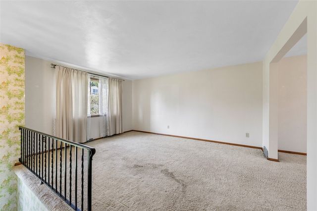 102 Kenneth Dr, Delmont, PA 15626