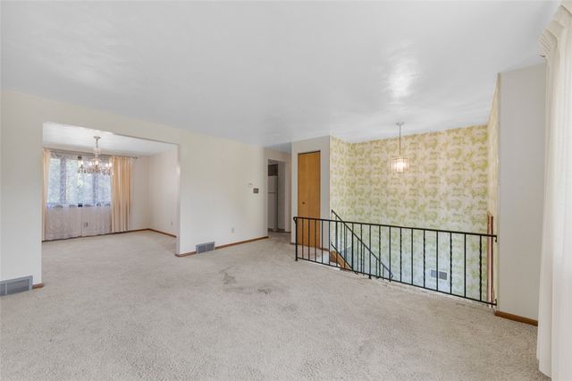 102 Kenneth Dr, Delmont, PA 15626