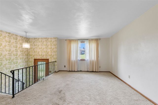 102 Kenneth Dr, Delmont, PA 15626