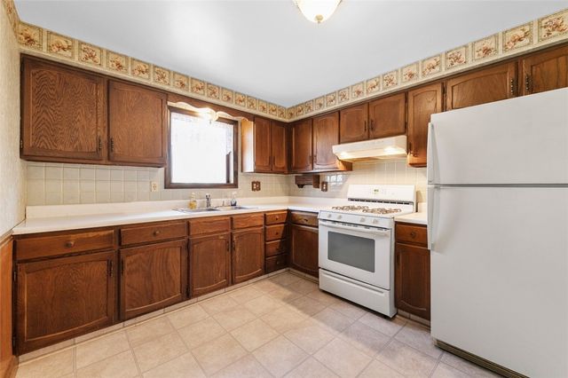 102 Kenneth Dr, Delmont, PA 15626