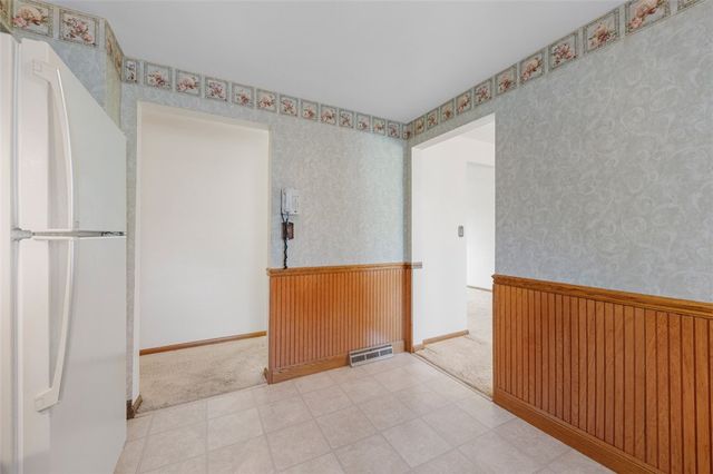 102 Kenneth Dr, Delmont, PA 15626