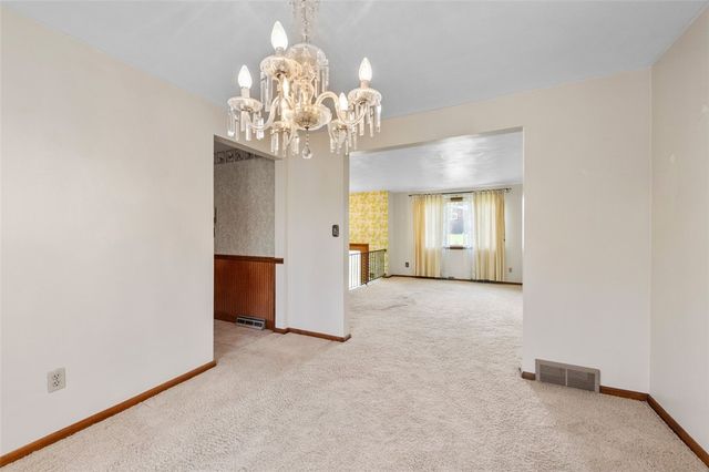 102 Kenneth Dr, Delmont, PA 15626