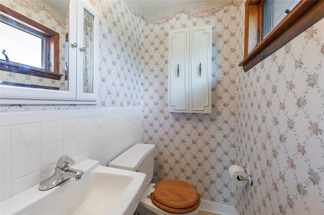 102 Kenneth Dr, Delmont, PA 15626
