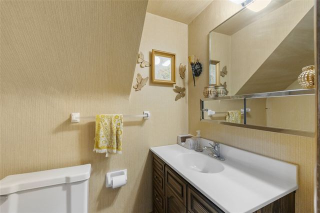 102 Kenneth Dr, Delmont, PA 15626