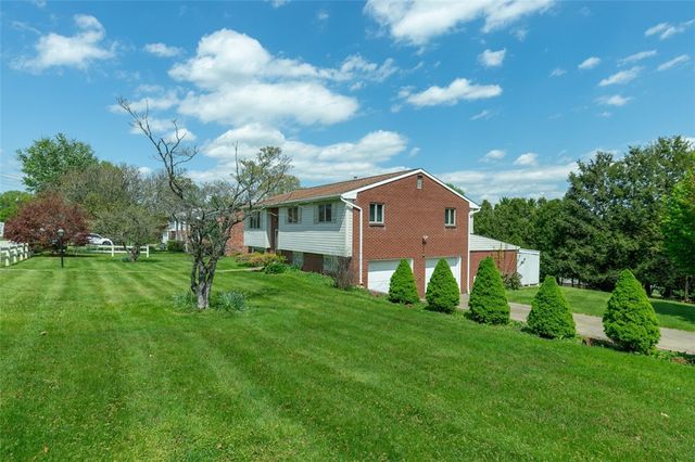 102 Kenneth Dr, Delmont, PA 15626