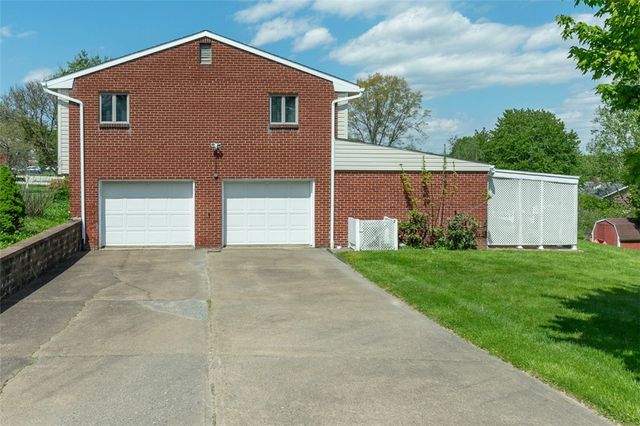 102 Kenneth Dr, Delmont, PA 15626