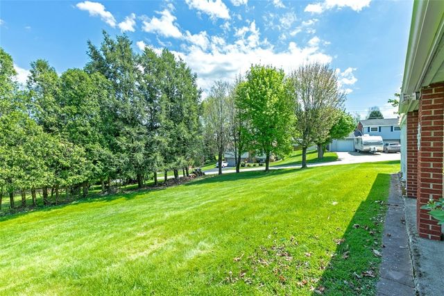 102 Kenneth Dr, Delmont, PA 15626