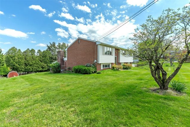 102 Kenneth Dr, Delmont, PA 15626