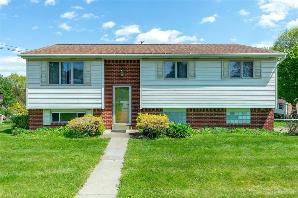 102 Kenneth Dr, Delmont, PA 15626