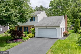 981 PINETREE WAY, Lancaster, PA 17601