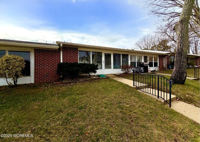 842B Inverness Court, Lakewood, NJ 08701