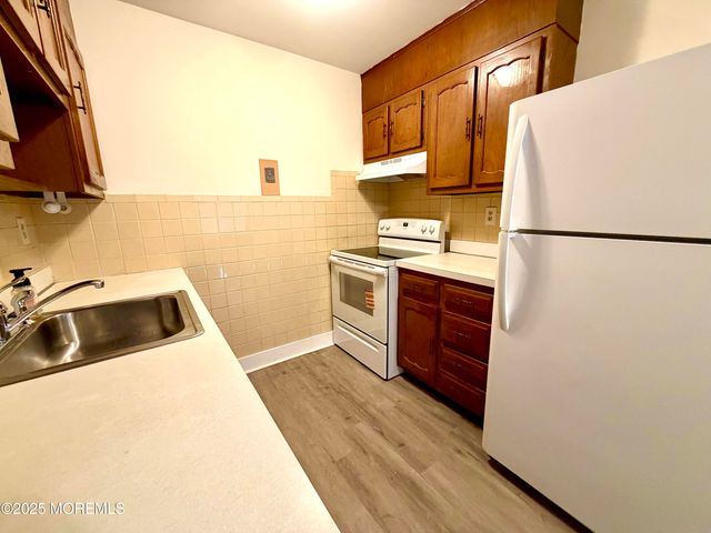 842B Inverness Court, Lakewood, NJ 08701