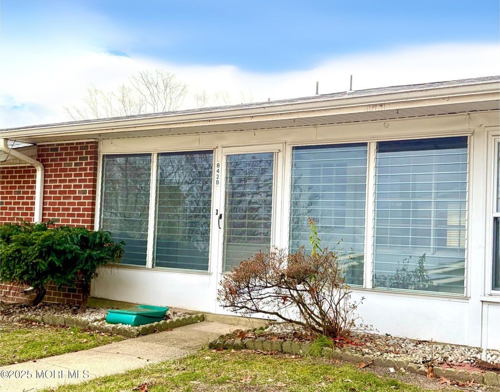 842B Inverness Court, Lakewood, NJ 08701