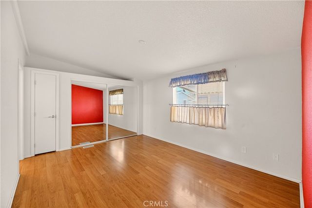 725 W Thornton 10, Hemet, CA 92543