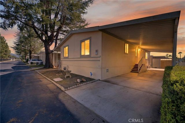 725 W Thornton 10, Hemet, CA 92543