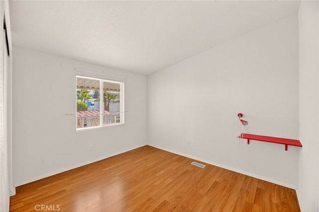 725 W Thornton 10, Hemet, CA 92543