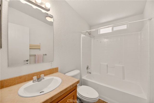 725 W Thornton 10, Hemet, CA 92543