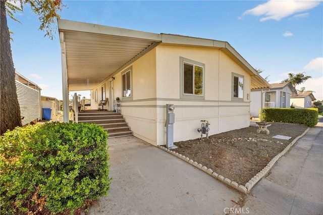 725 W Thornton 10, Hemet, CA 92543