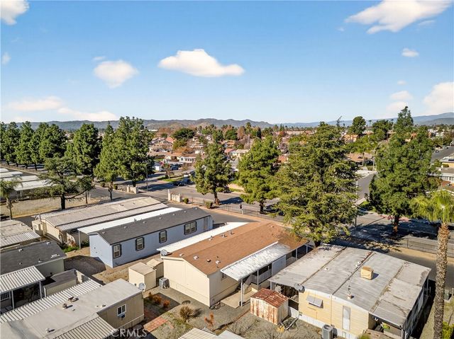 725 W Thornton 10, Hemet, CA 92543