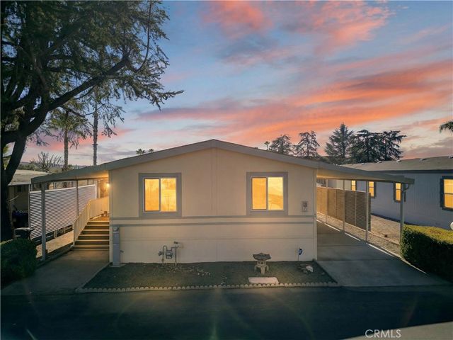 725 W Thornton 10, Hemet, CA 92543