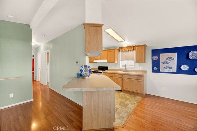 725 W Thornton 10, Hemet, CA 92543
