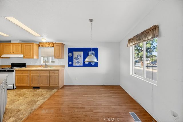 725 W Thornton 10, Hemet, CA 92543