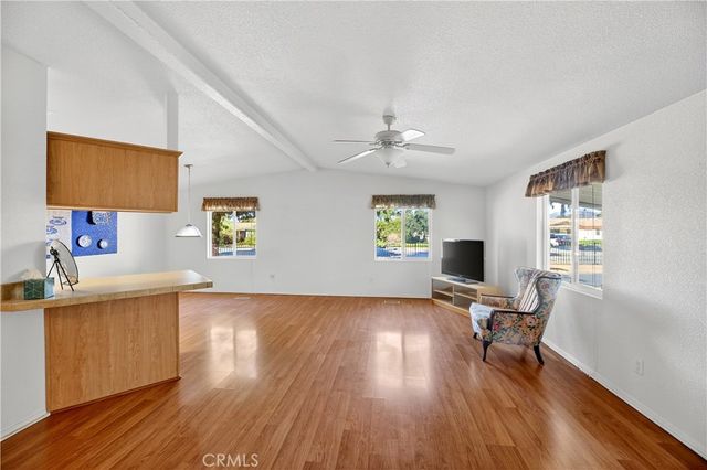 725 W Thornton 10, Hemet, CA 92543