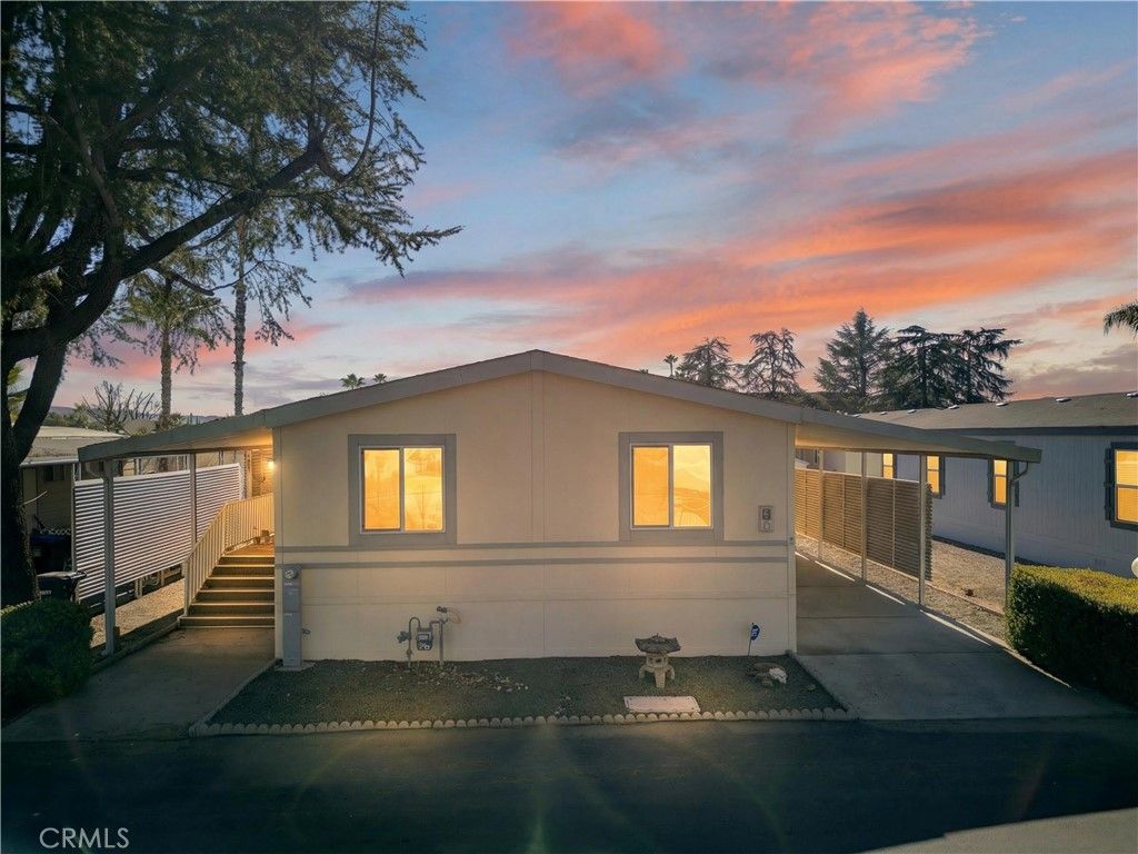 725 W Thornton 10, Hemet, CA 92543