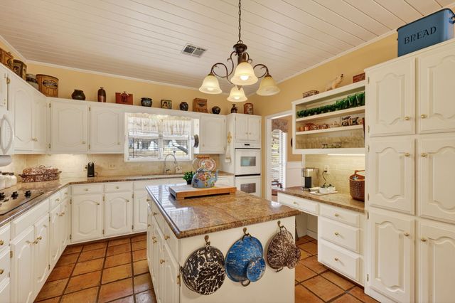 407 N Avenue Z, Clifton, TX 76634