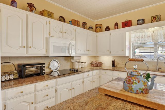 407 N Avenue Z, Clifton, TX 76634