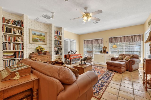 407 N Avenue Z, Clifton, TX 76634