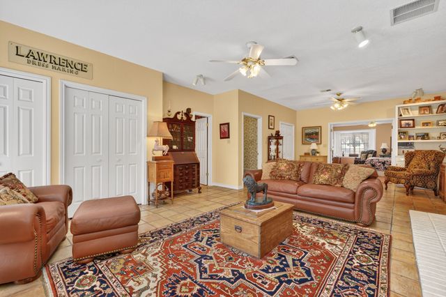 407 N Avenue Z, Clifton, TX 76634