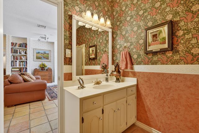 407 N Avenue Z, Clifton, TX 76634