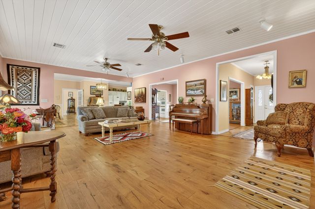 407 N Avenue Z, Clifton, TX 76634