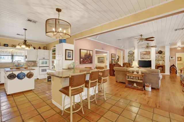 407 N Avenue Z, Clifton, TX 76634