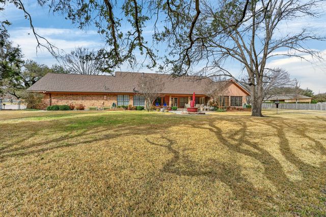 407 N Avenue Z, Clifton, TX 76634