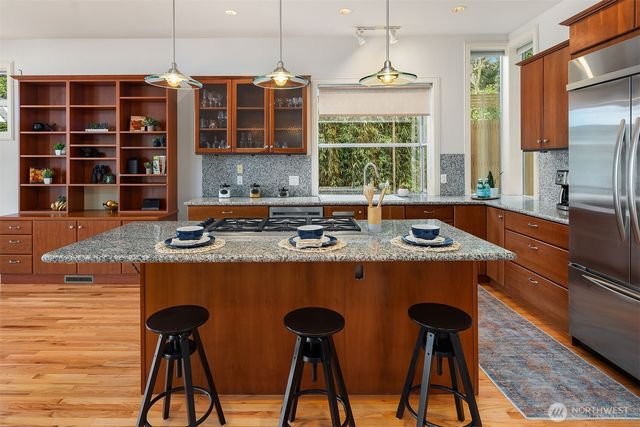 8418 Island Drive S, Seattle, WA 98118