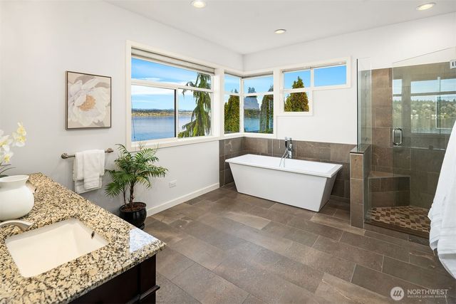 8418 Island Drive S, Seattle, WA 98118