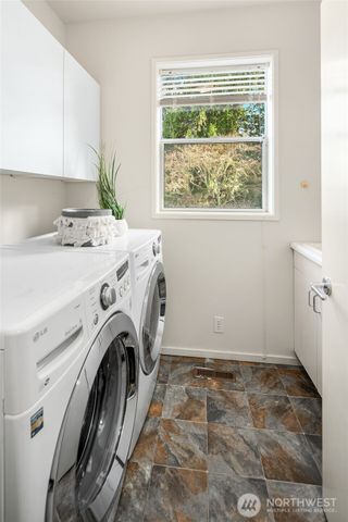 8418 Island Drive S, Seattle, WA 98118
