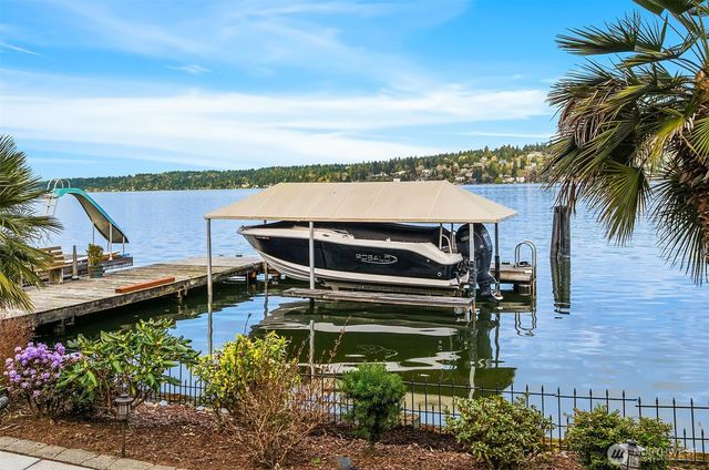 8418 Island Drive S, Seattle, WA 98118