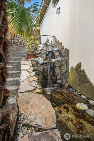 8418 Island Drive S, Seattle, WA 98118
