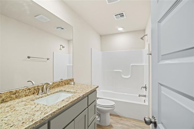 4608 Lincoln Landing, Harrah, OK 73045