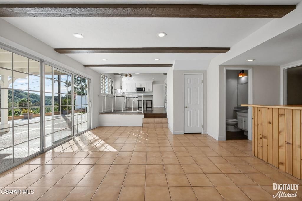 Image 12 of property listing at 250 W Avenida De Las Flores, Thousand Oaks, CA 91360