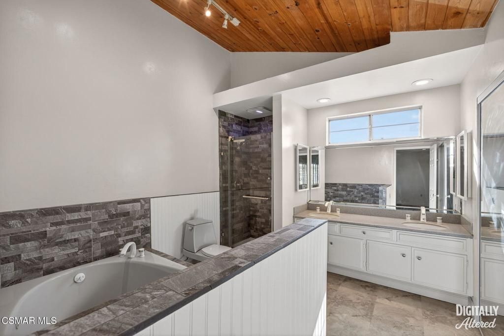 Image 21 of property listing at 250 W Avenida De Las Flores, Thousand Oaks, CA 91360