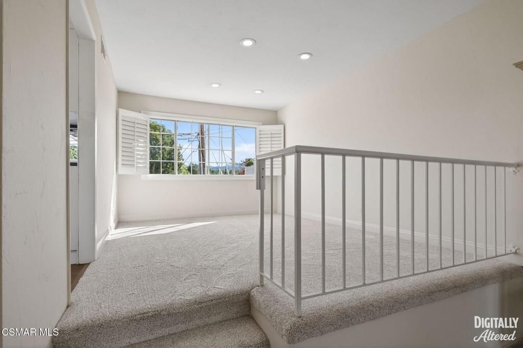 Image 7 of property listing at 250 W Avenida De Las Flores, Thousand Oaks, CA 91360