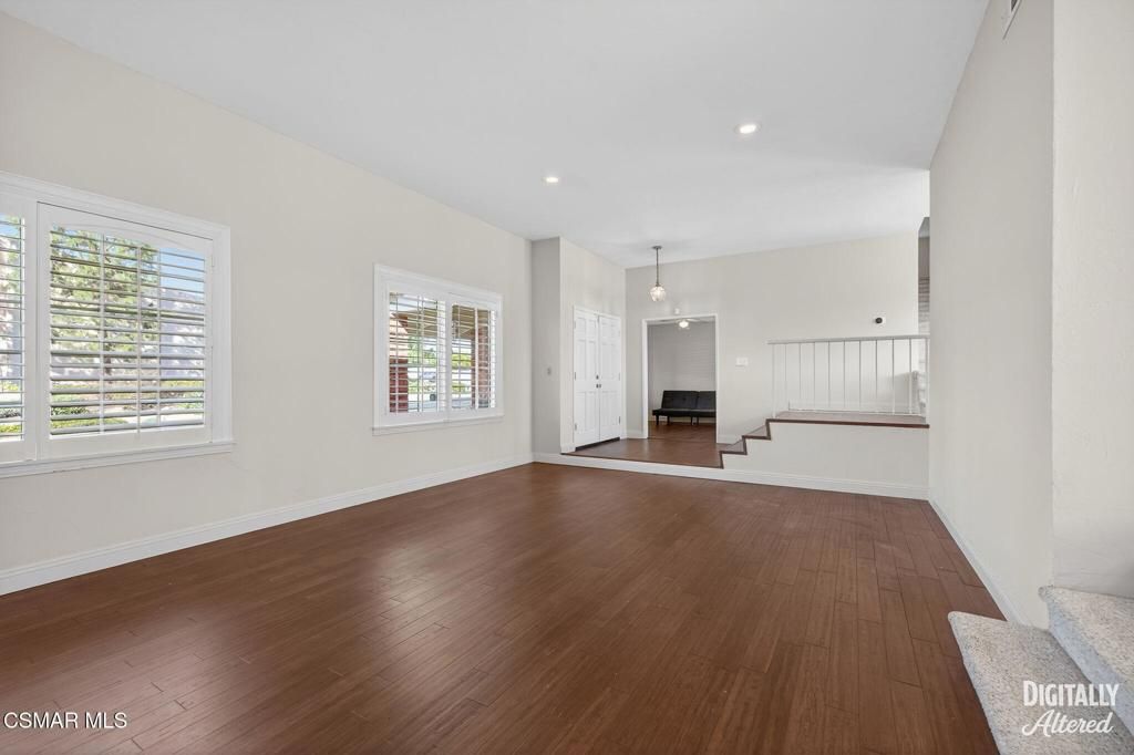 Image 8 of property listing at 250 W Avenida De Las Flores, Thousand Oaks, CA 91360