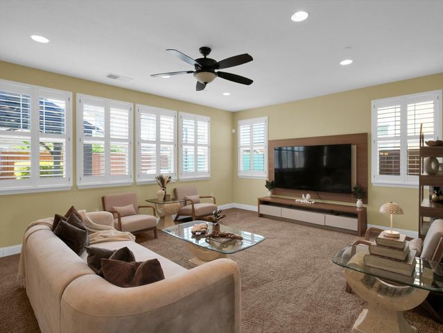 582 Pasture Ave, Lathrop, CA 95330