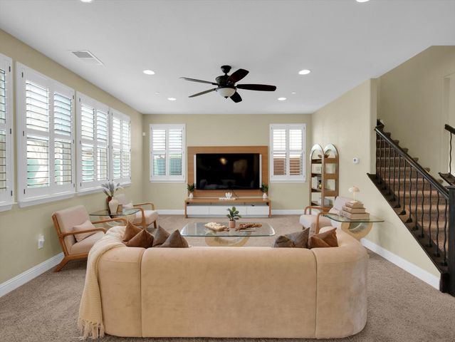 582 Pasture Ave, Lathrop, CA 95330