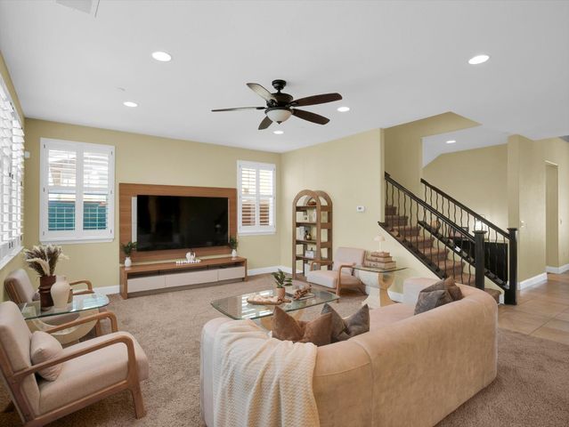 582 Pasture Ave, Lathrop, CA 95330